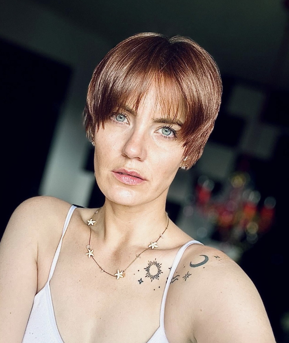 brown-pixie-with-bangs