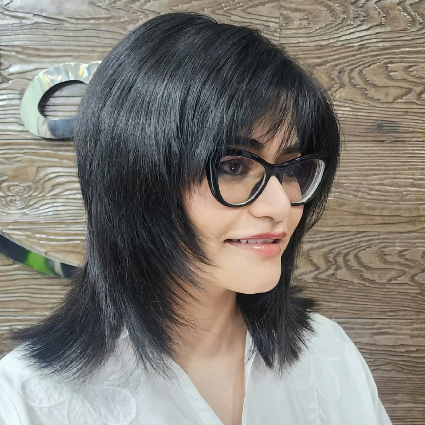feather-cut-with-bangs-black-hair