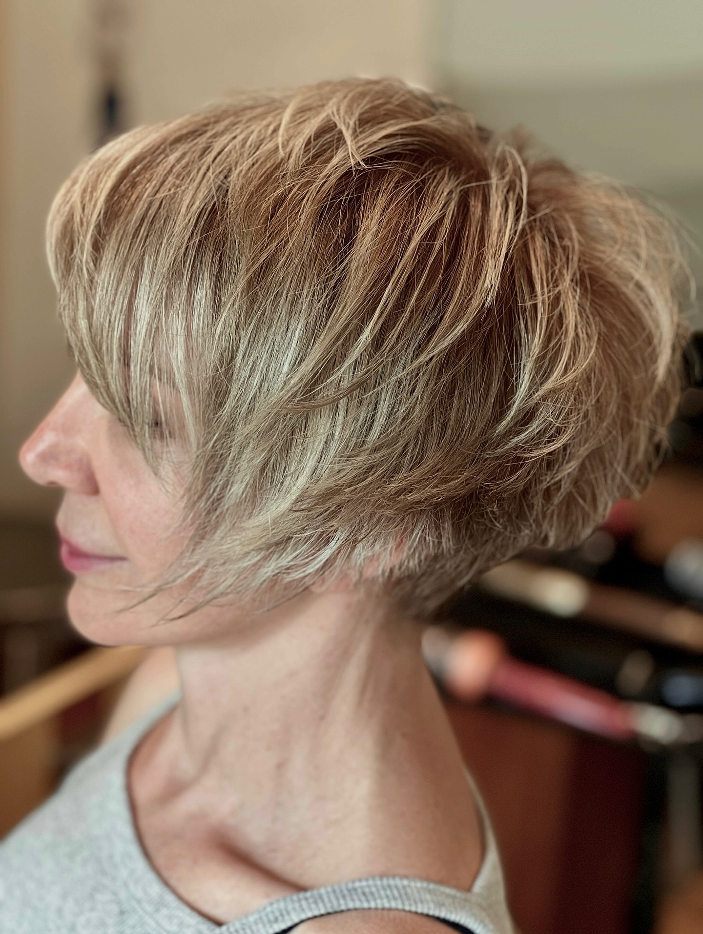 blonde-inverted-bob
