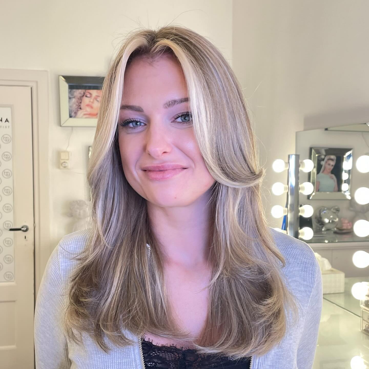 face-framing-blonde-highlights