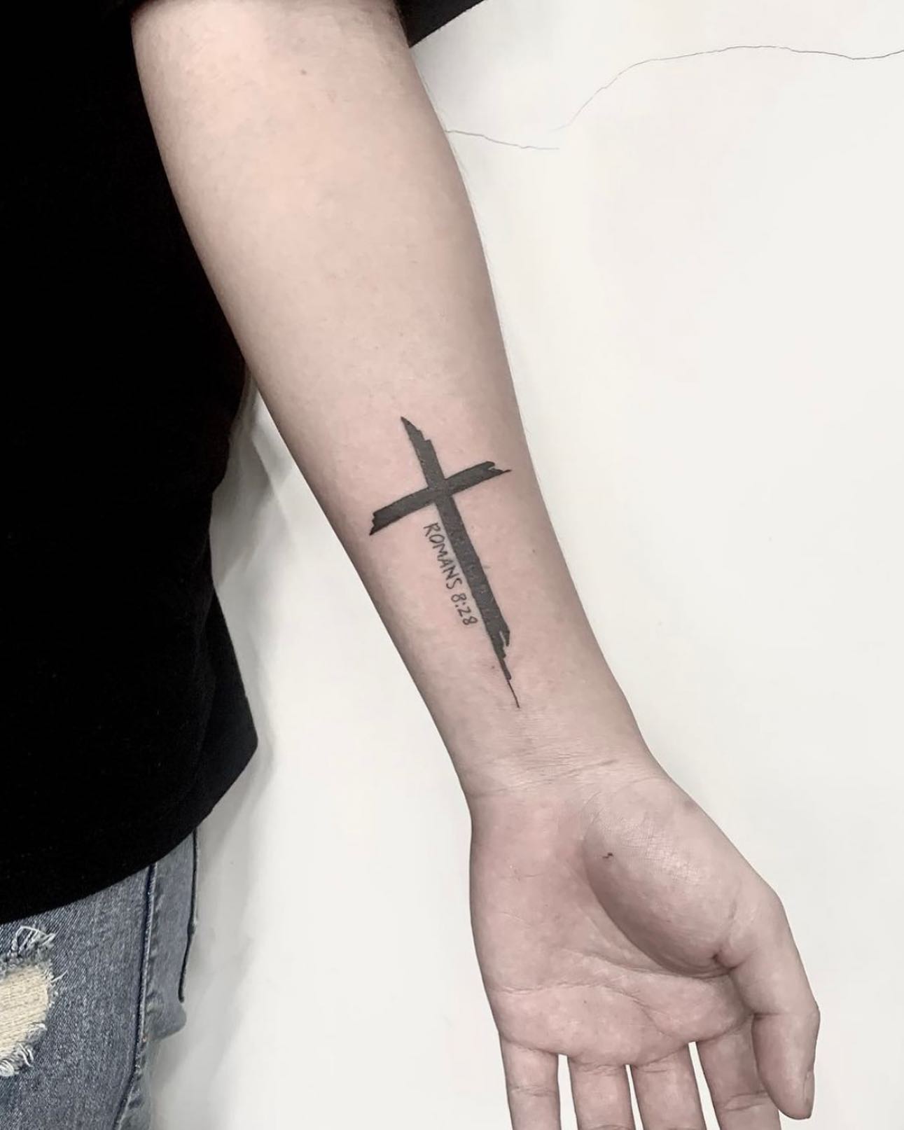 corss-tattoo-on-wrist