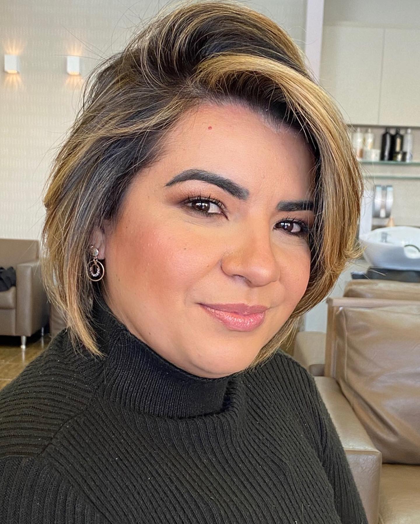 short-hair-with-blonde-highlights
