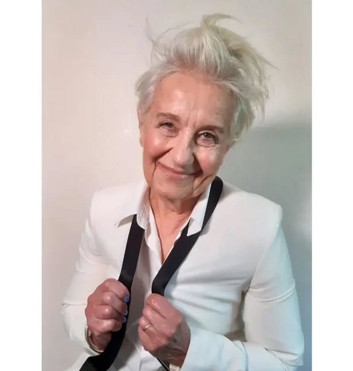 gray-messy-hair