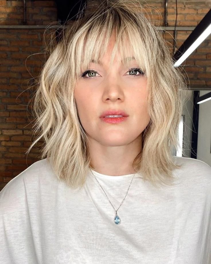 wispy-neck-length-hair