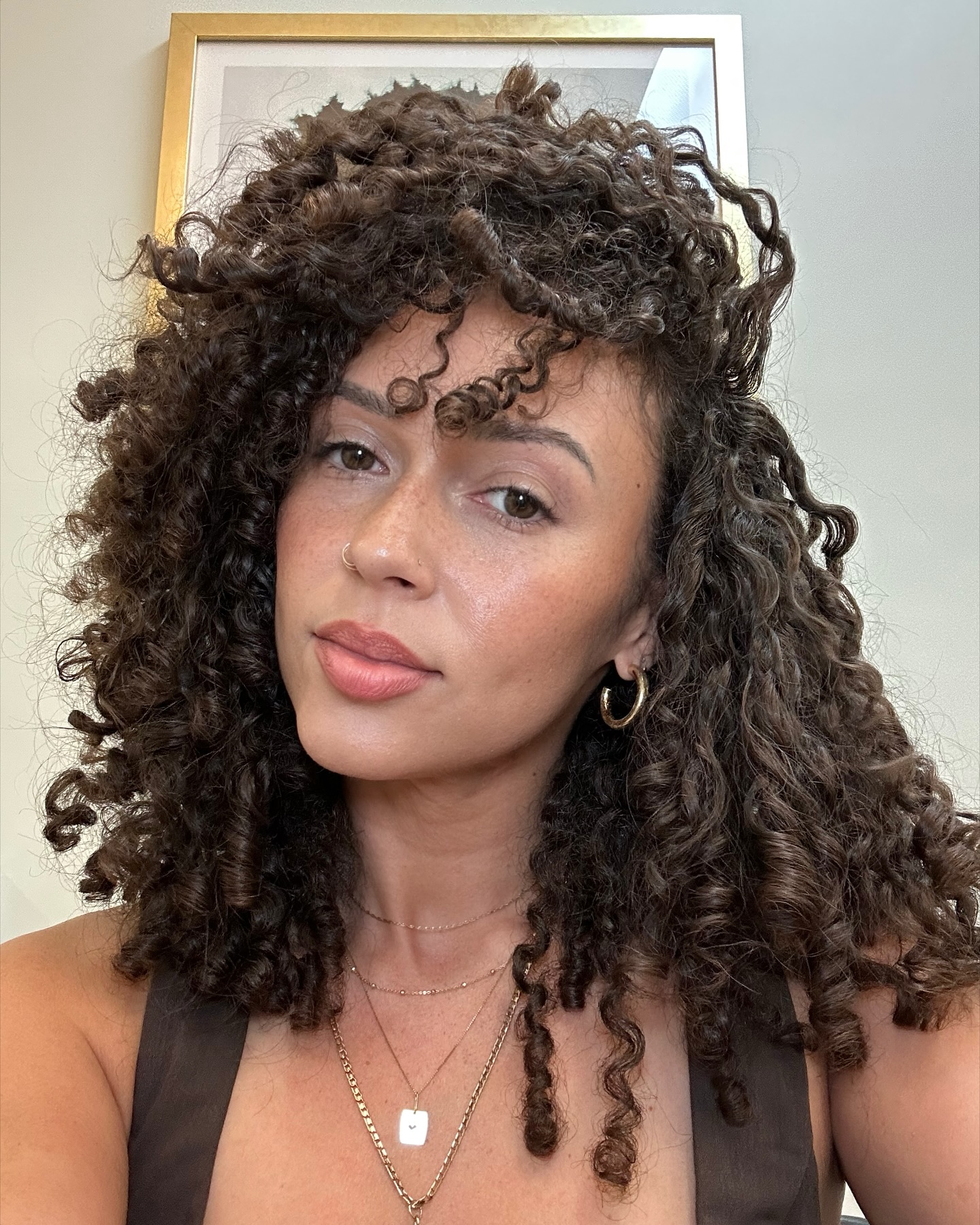 medium-curly-side-parted-hair