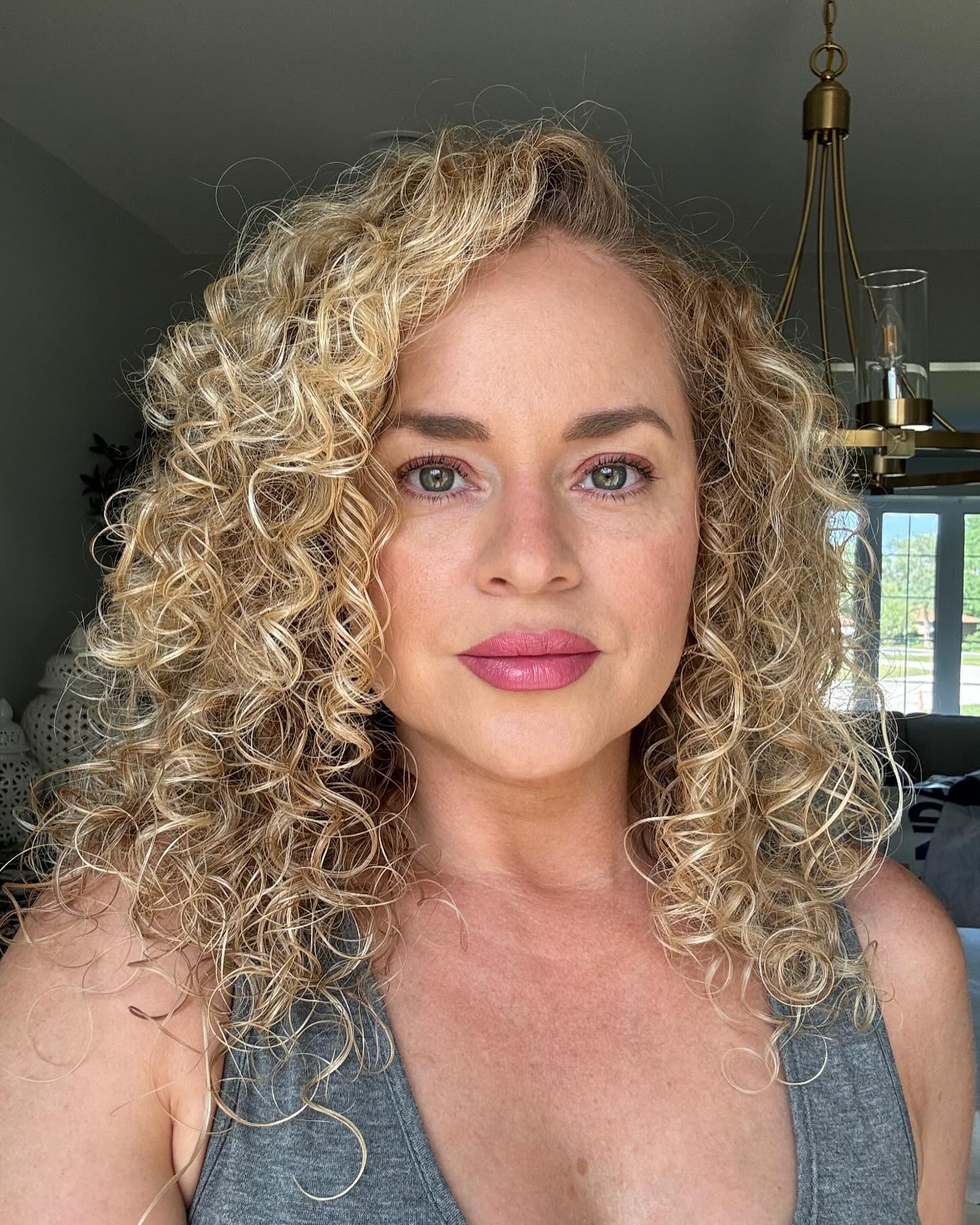 curly-wavy-medium-hair