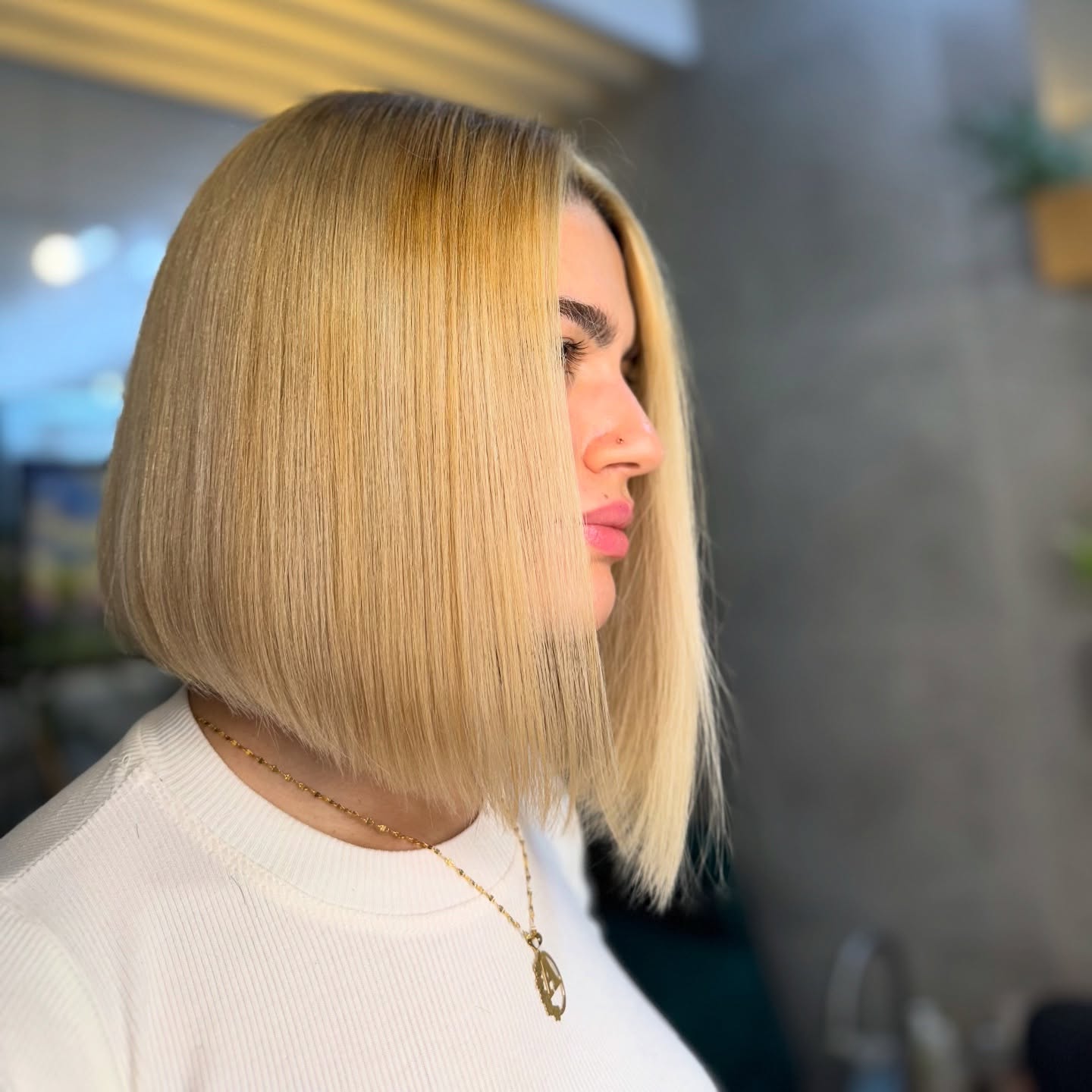 angled-blonde-bob