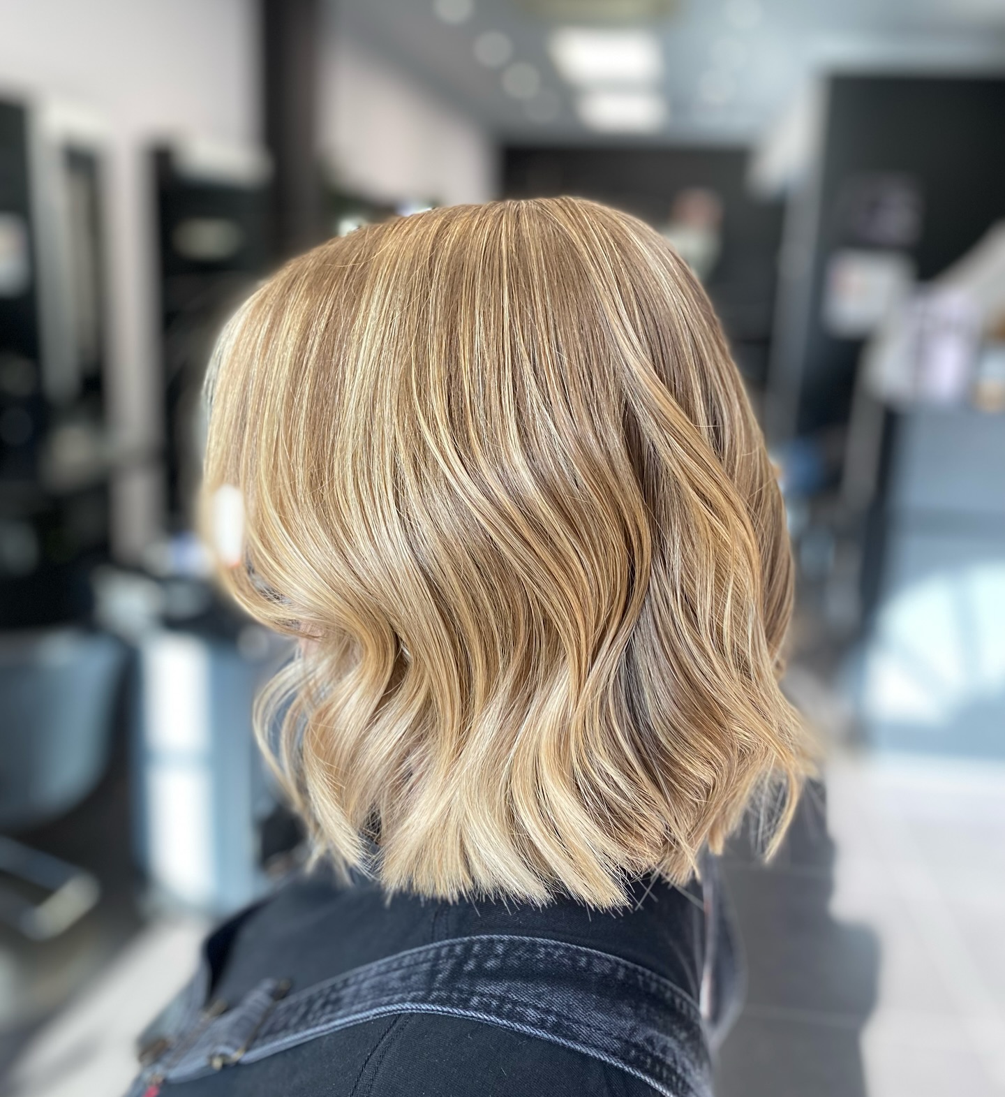 wavy-blonde-bob