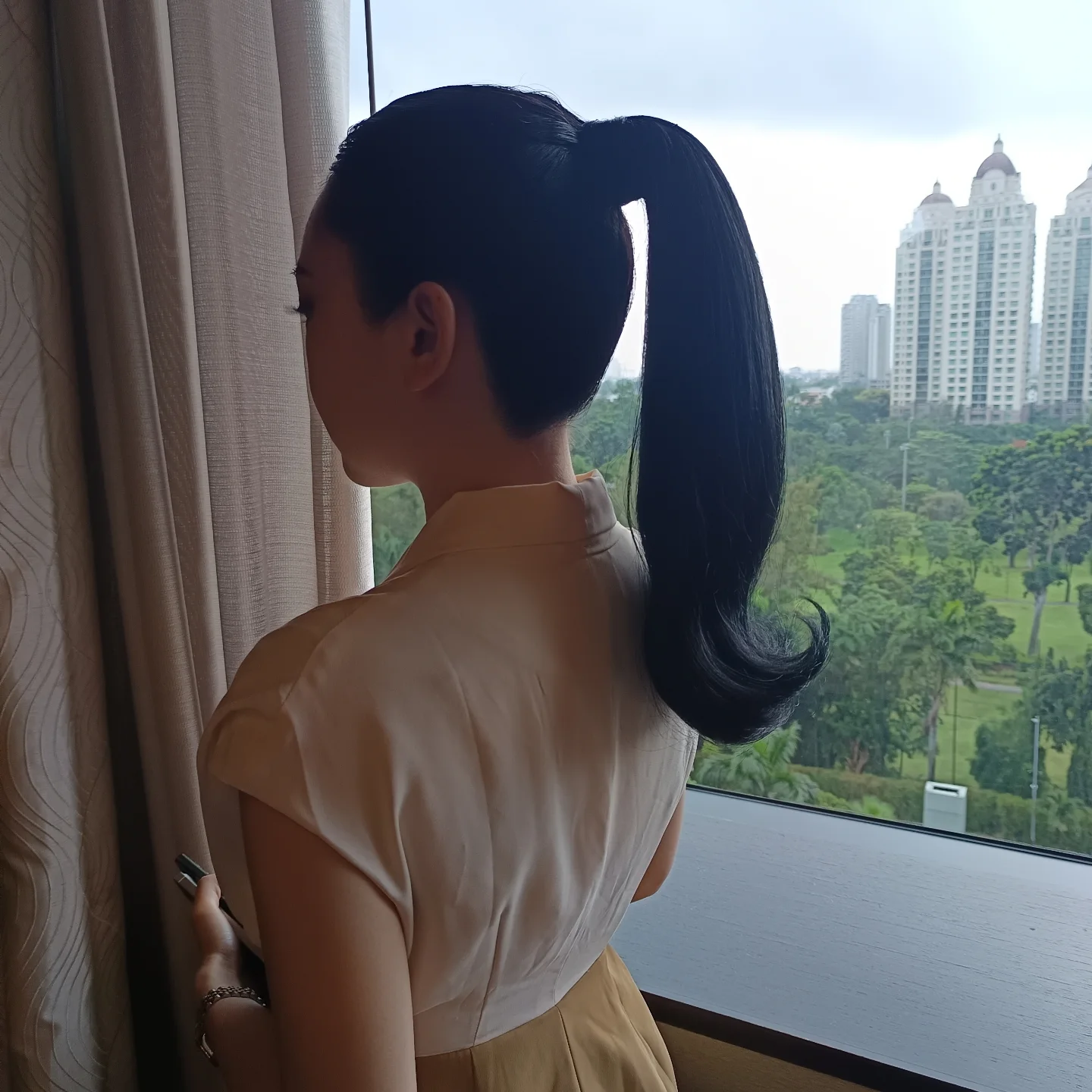 black-sleek-ponytail