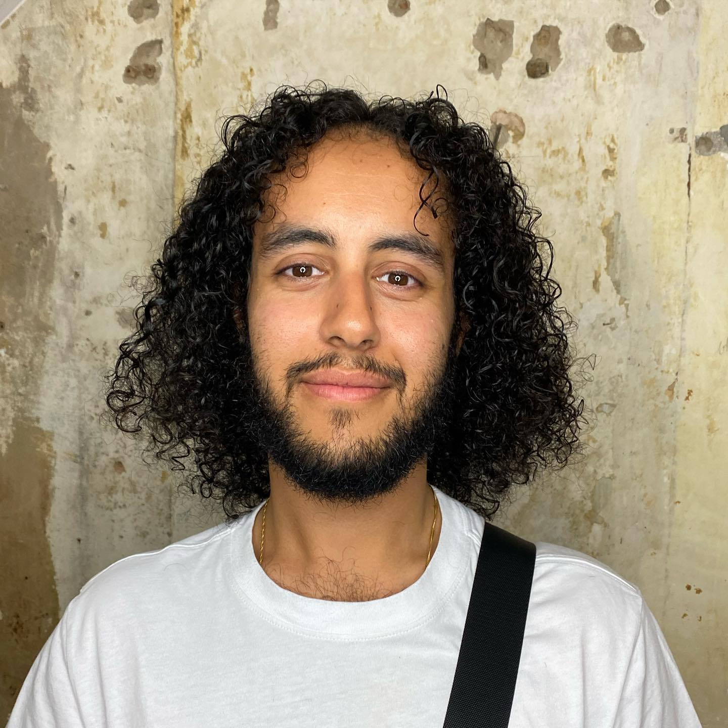 moisturized-long-curly-hair