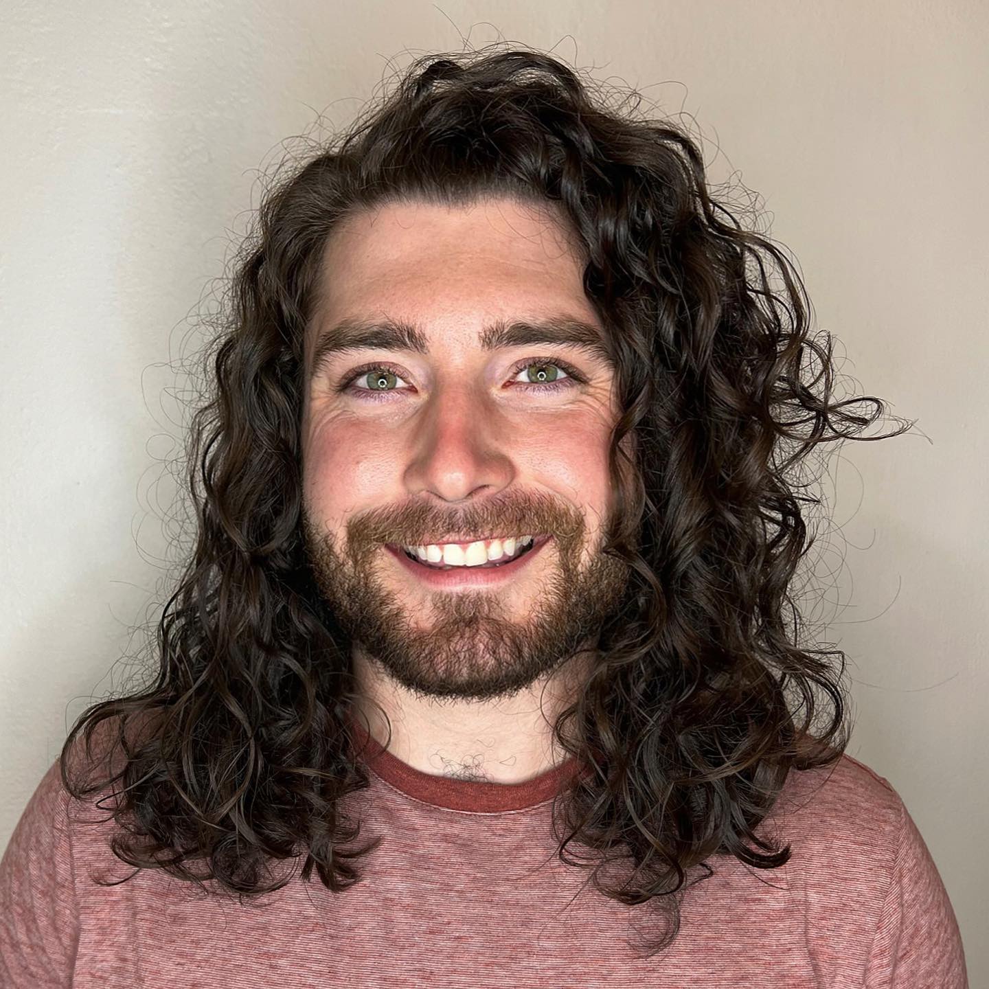 side-parted-natural-and-long-curly-hair