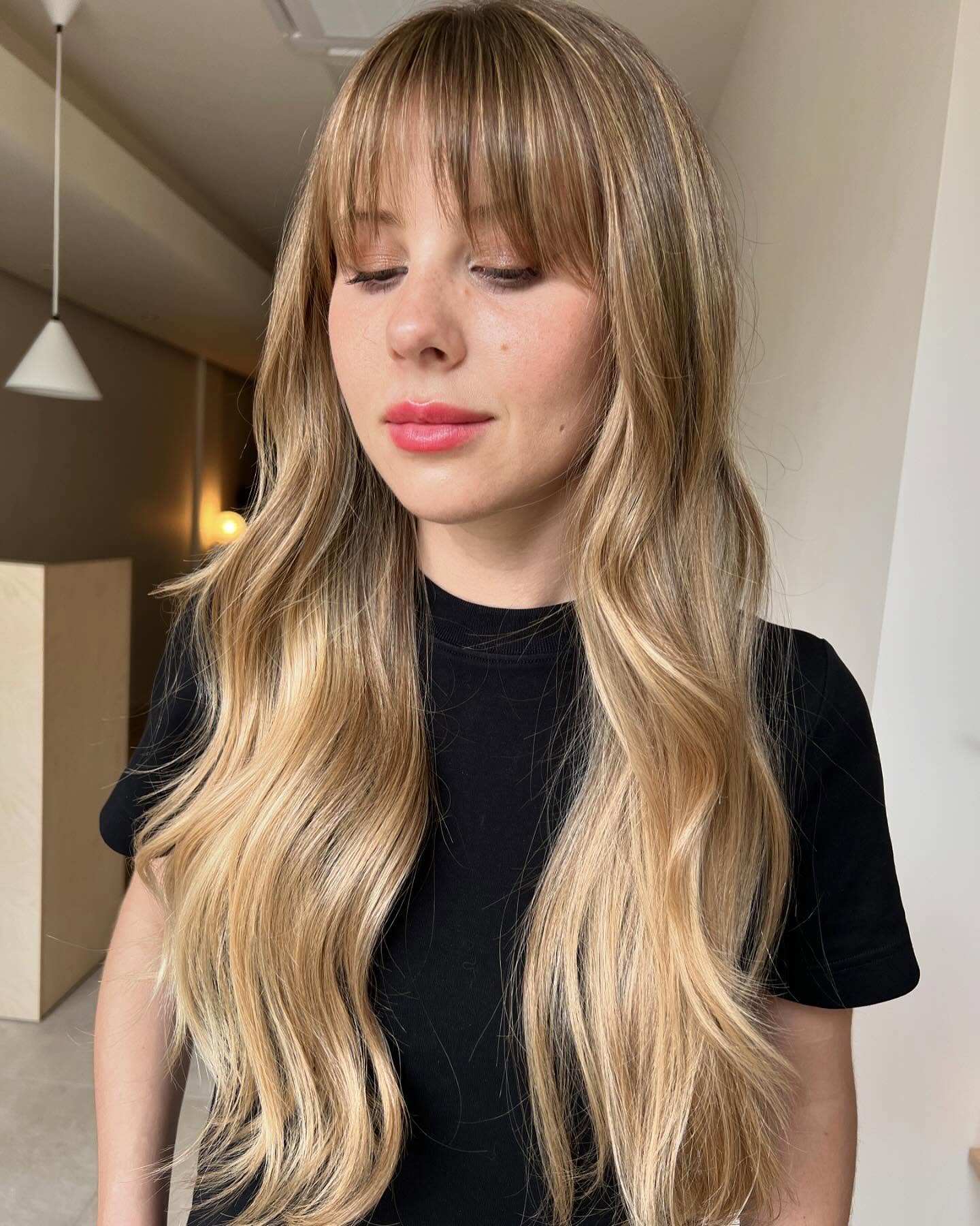 long-honey-blonde-cut-with-bangs