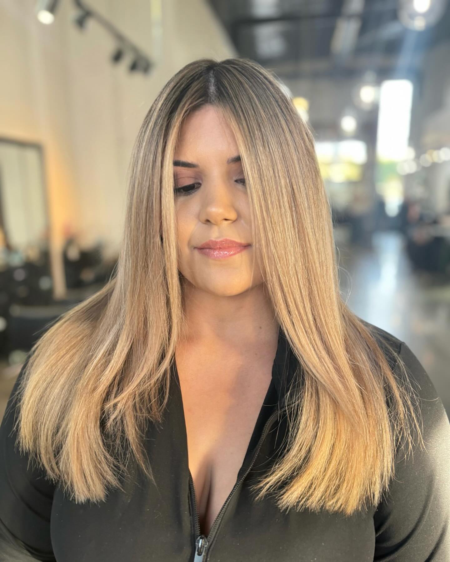 honey-blonde-straight-hair