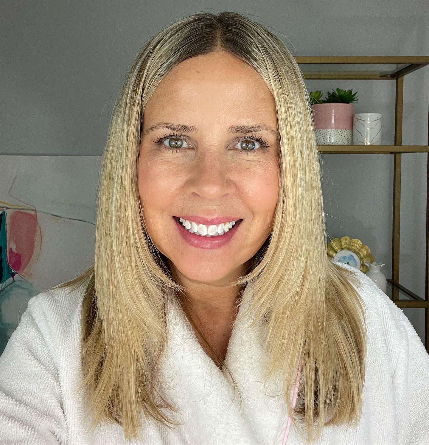middle-parted-straight-hair