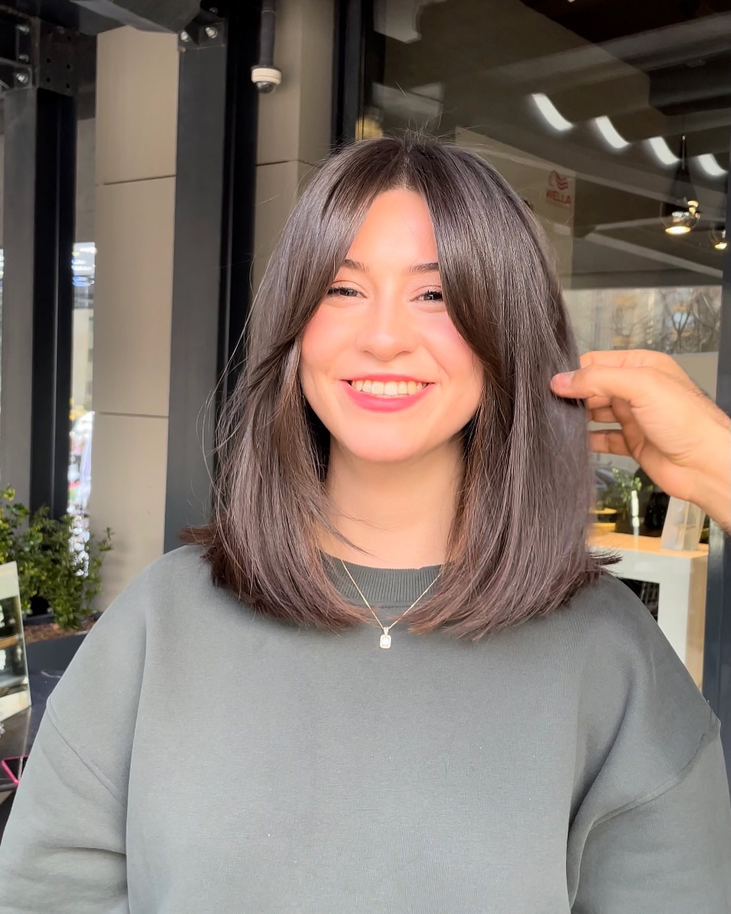 curtain-bangs-dark-broan-hair