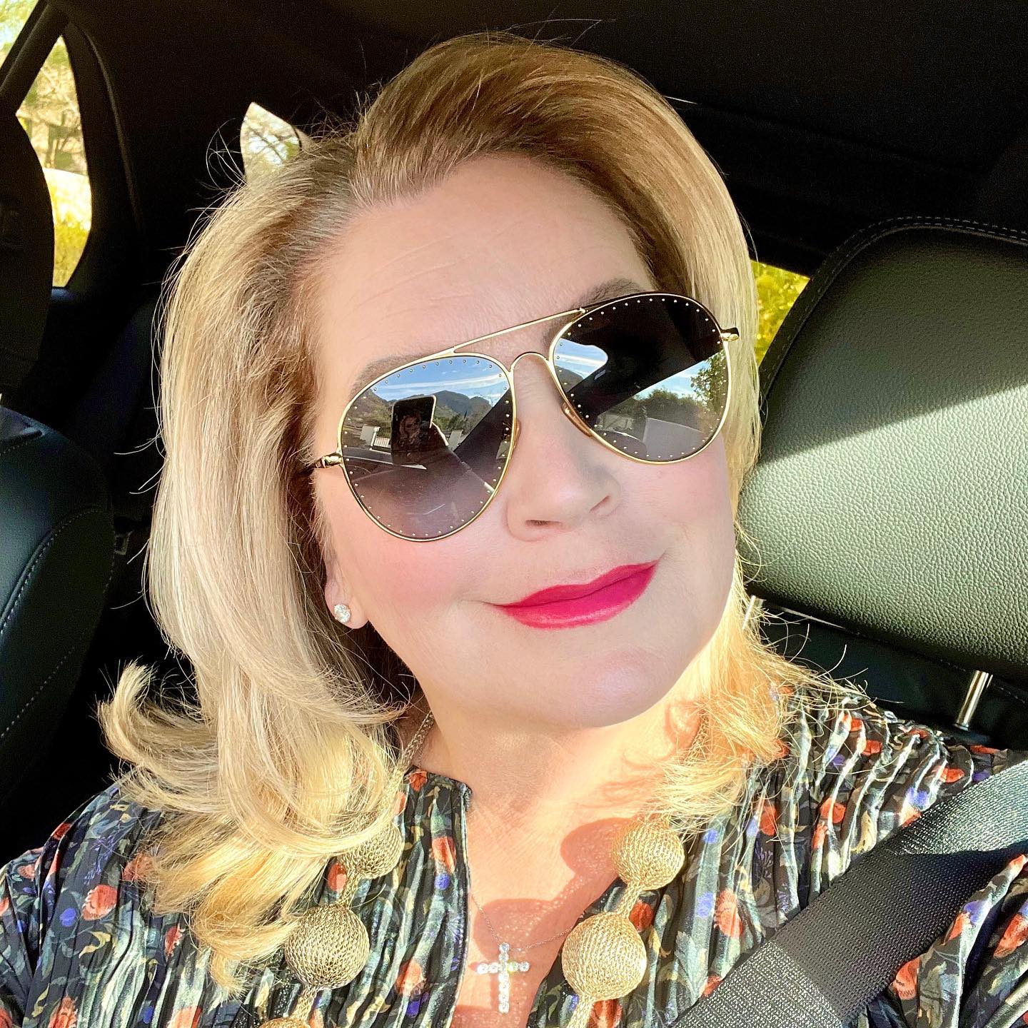 short-blonde-hair-with-glasses