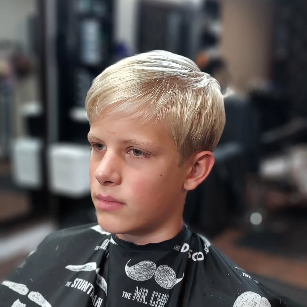 blonde-side-parted-hair