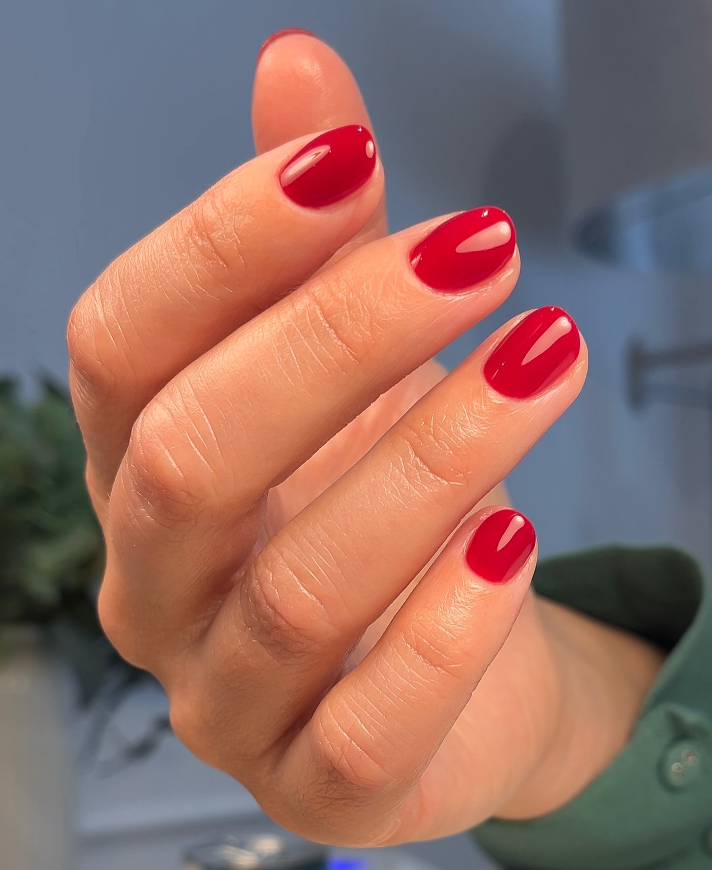 red-round-nails