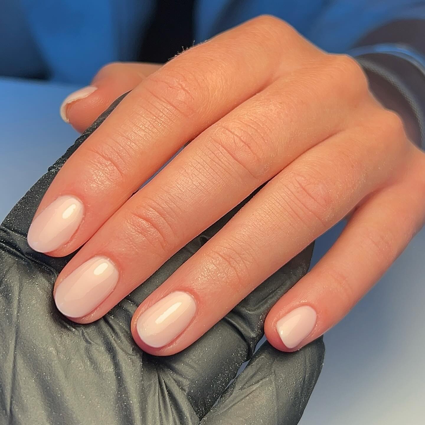 light-peach-nails