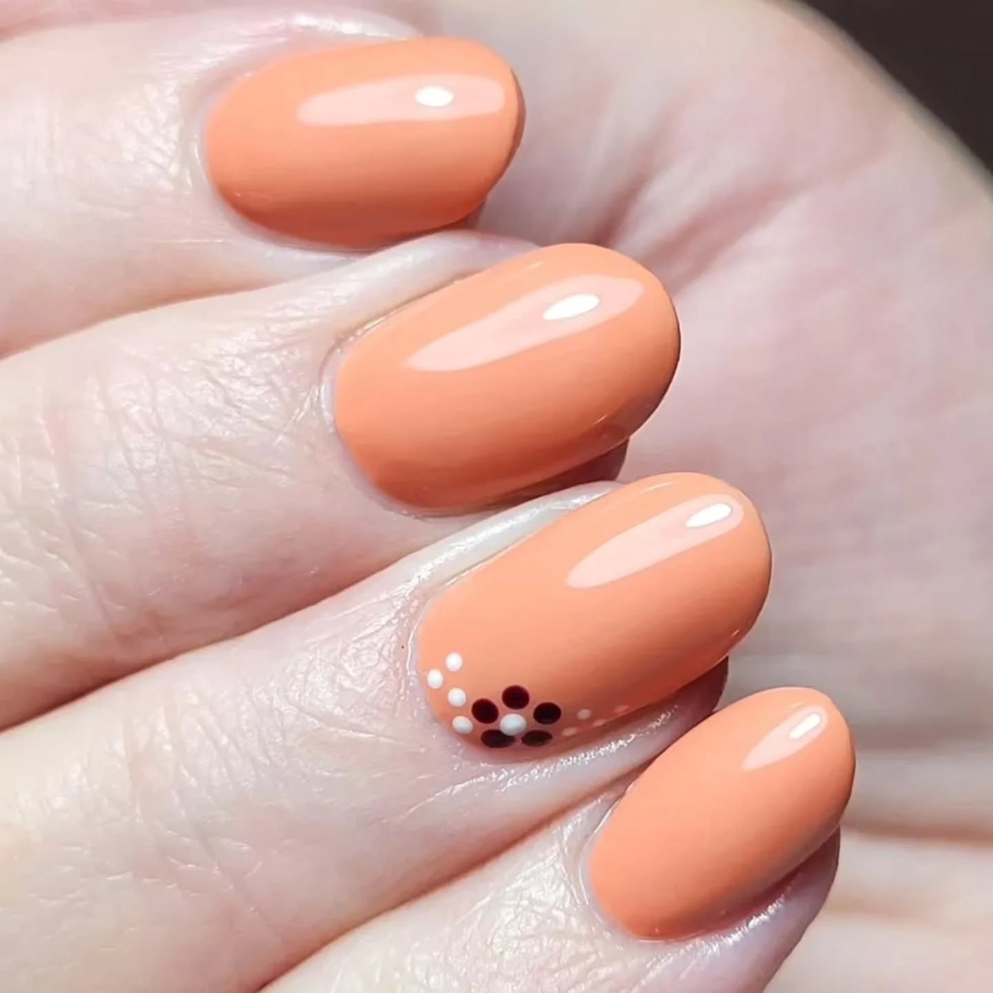 peach-round-nails