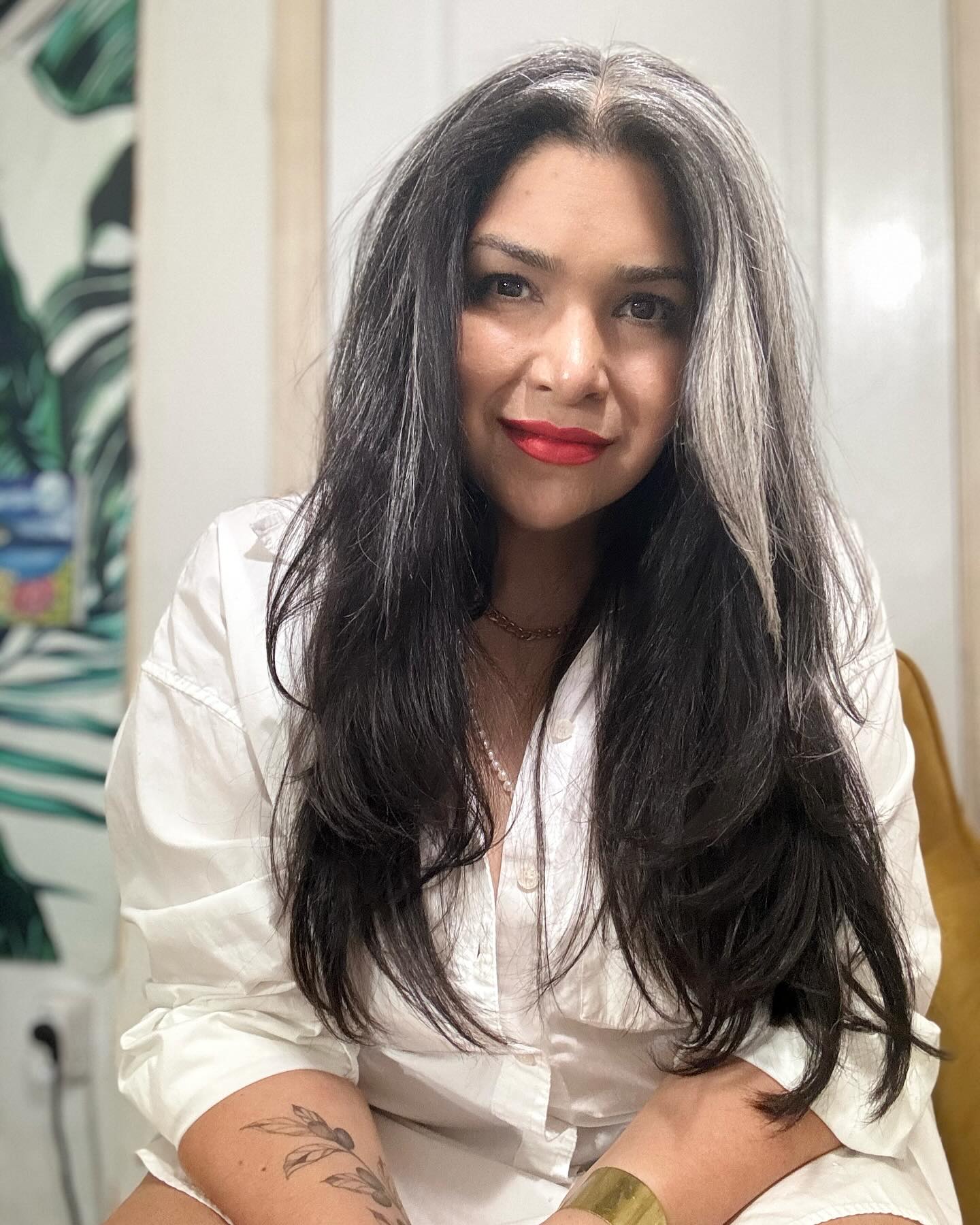middle-parted-silver-hair