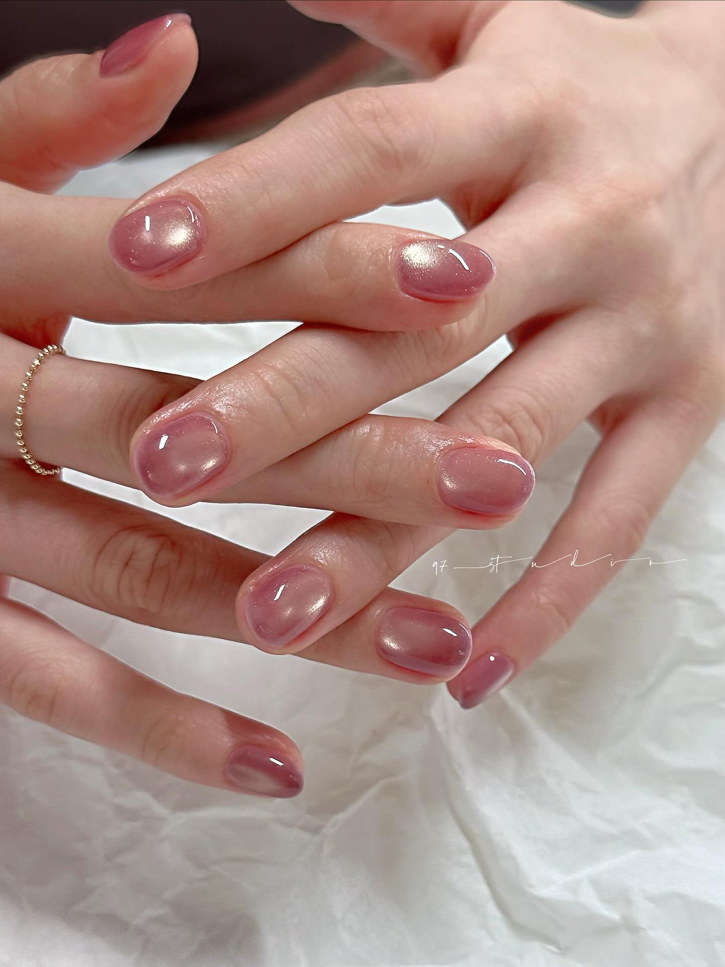 glossy-cateyegel-nails