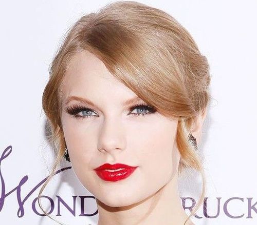 taylor-swift-red-lipstick