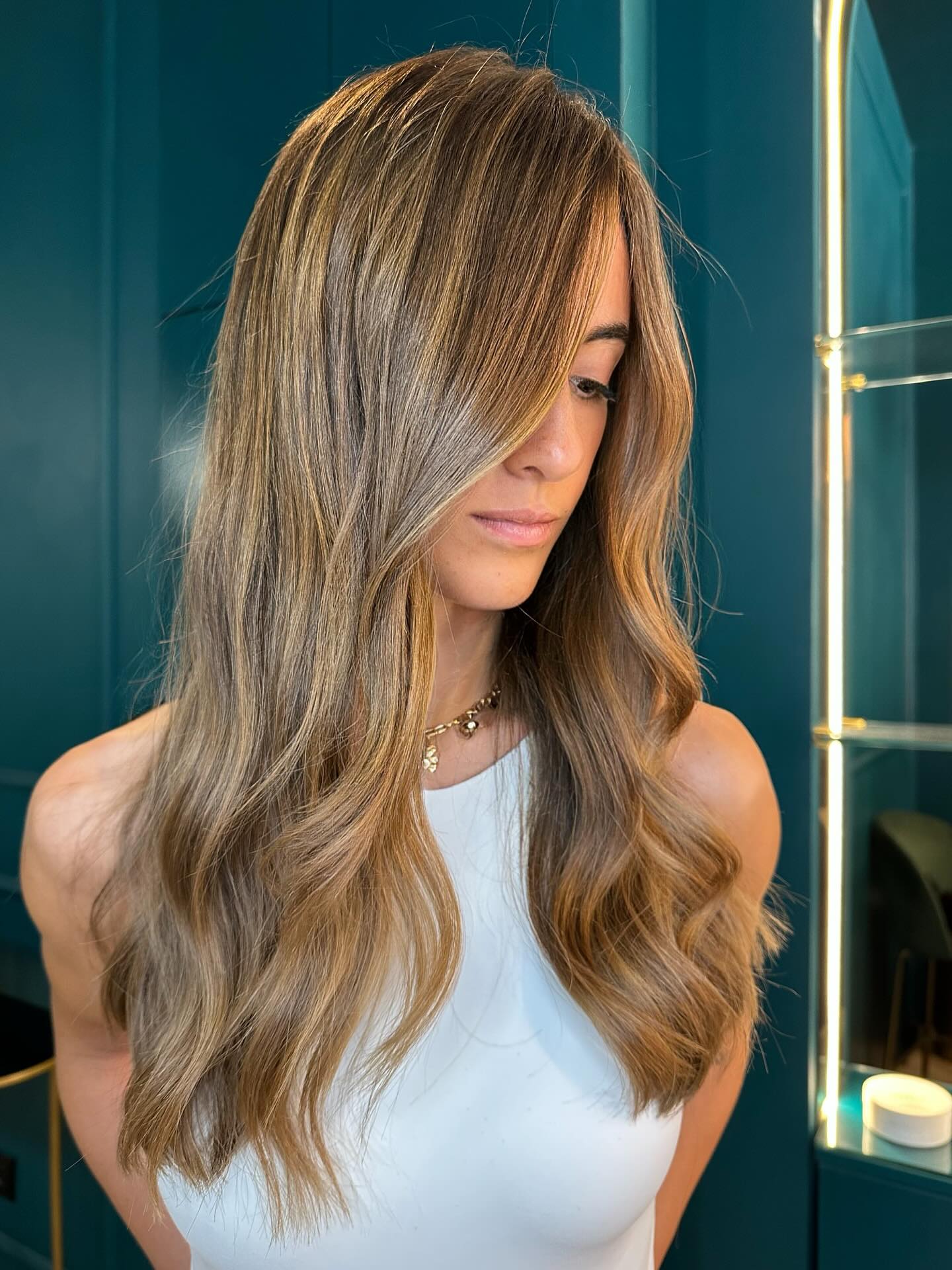 brunette-hair-with-goldern-glow