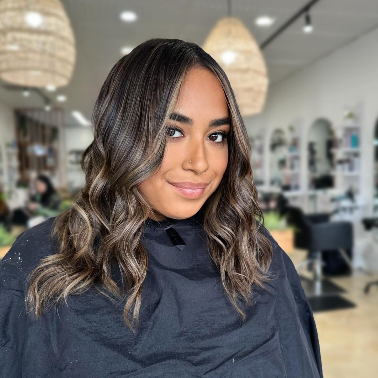 long-wavy-hair-0with-blonde-highlights