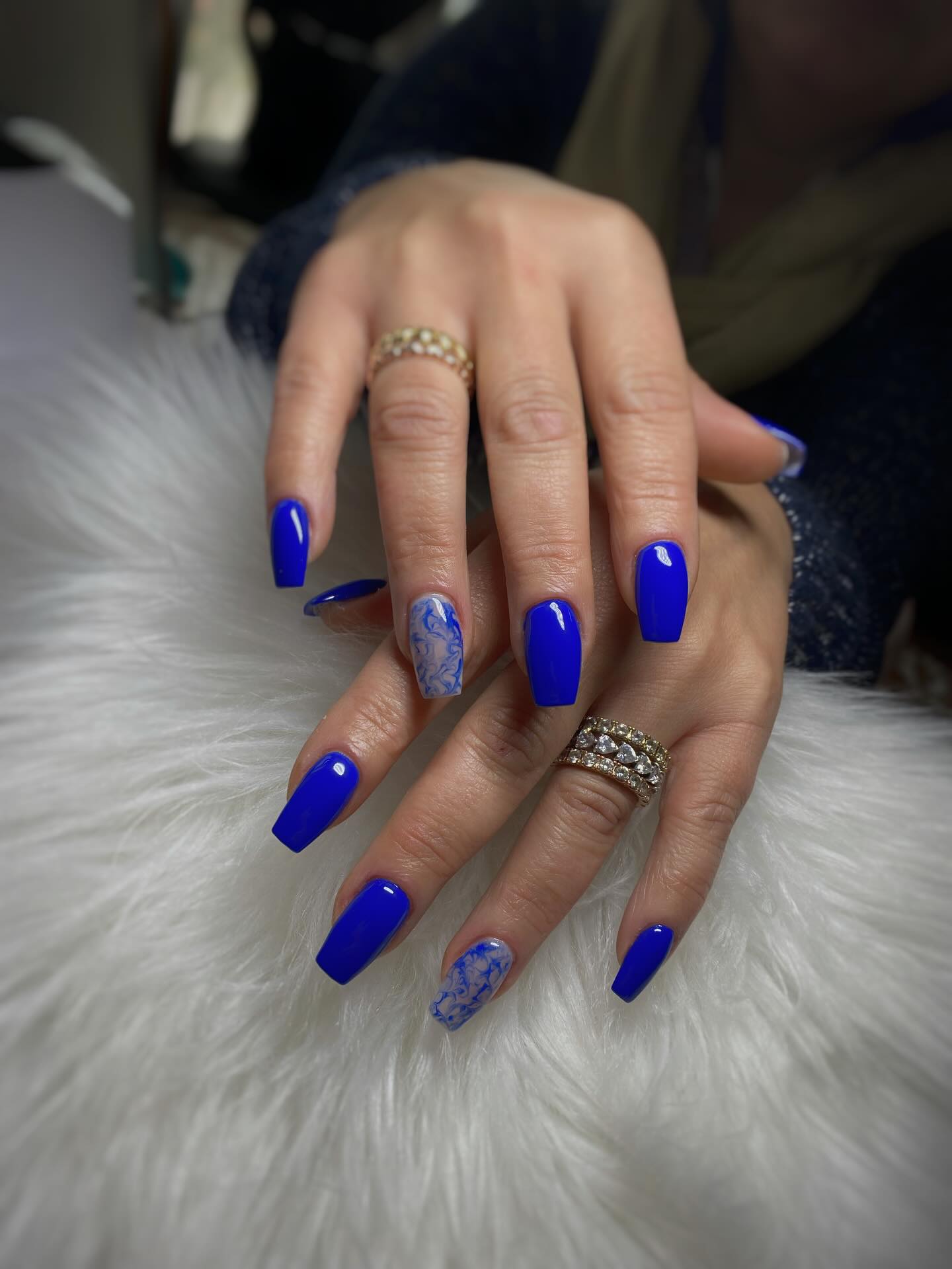 marble-blue-nails