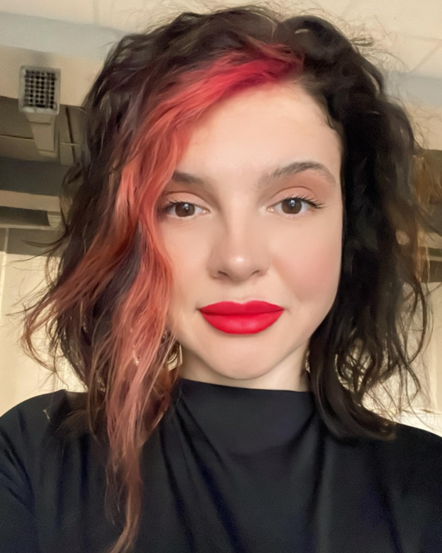 brick-red-lips-and-highlighted-hair