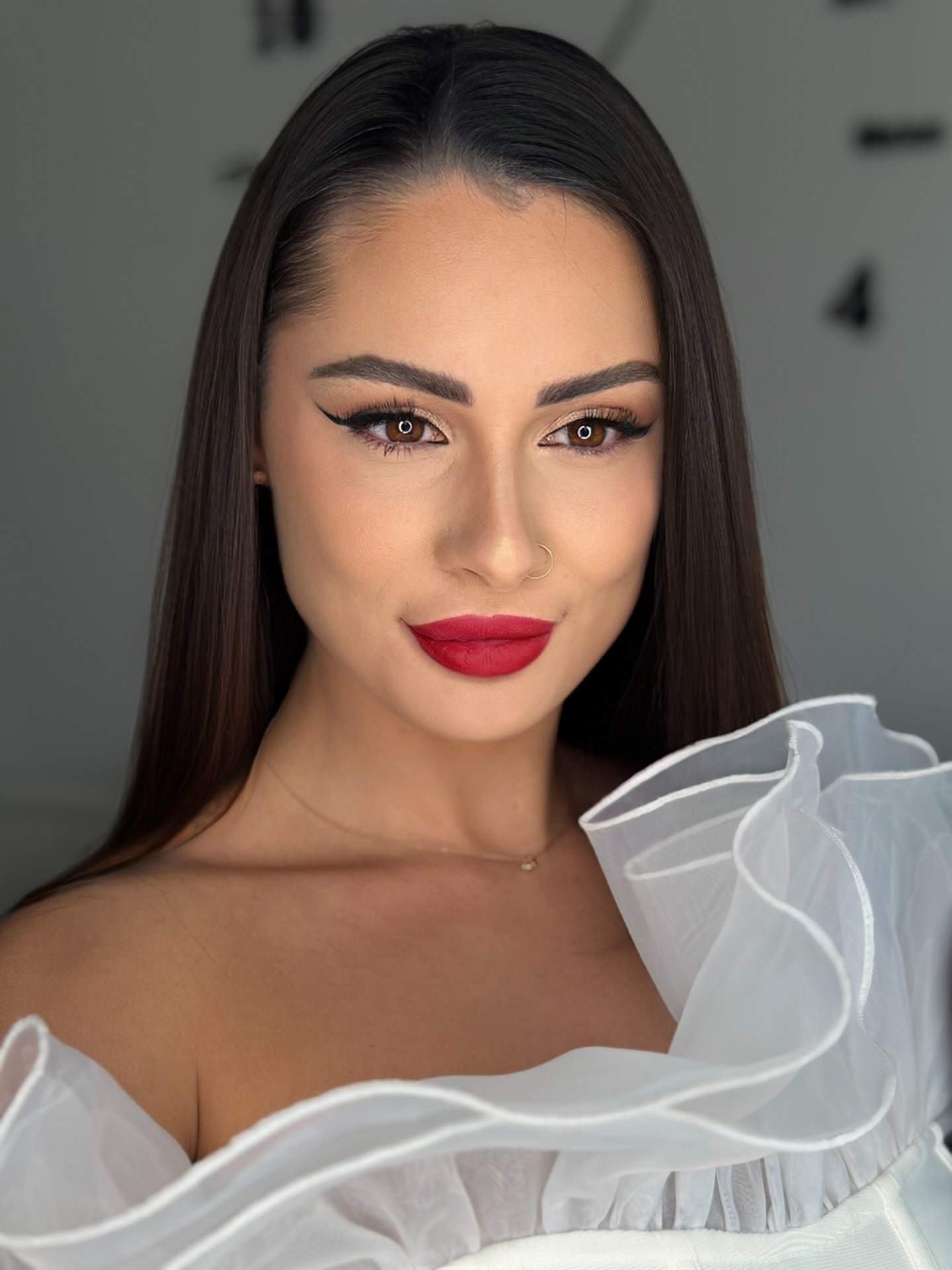 red-lips-with-subtle-makeup