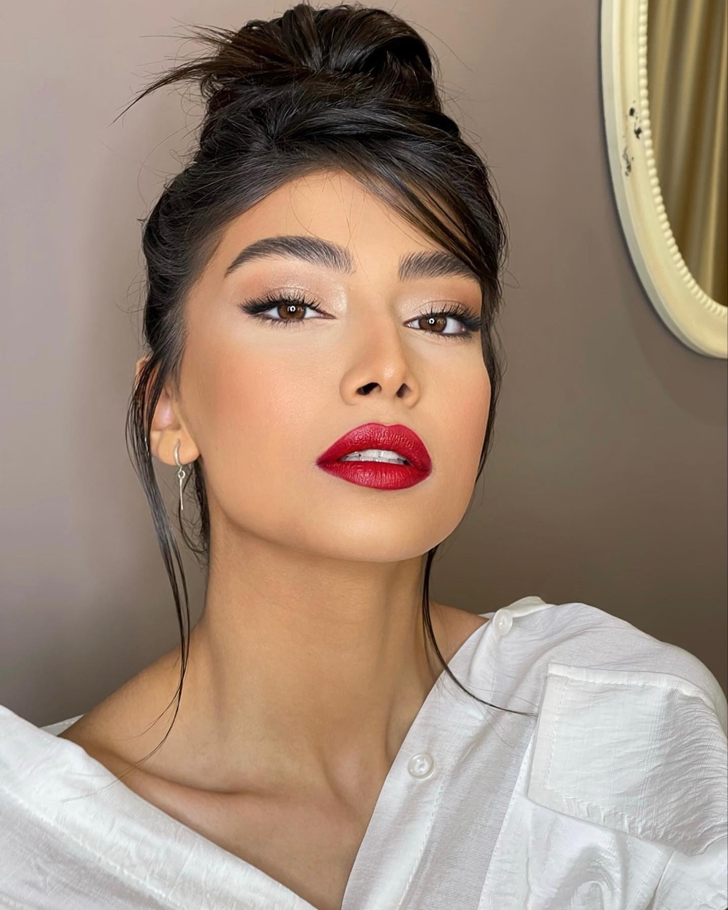 red-lips-makeup-with-high-bun