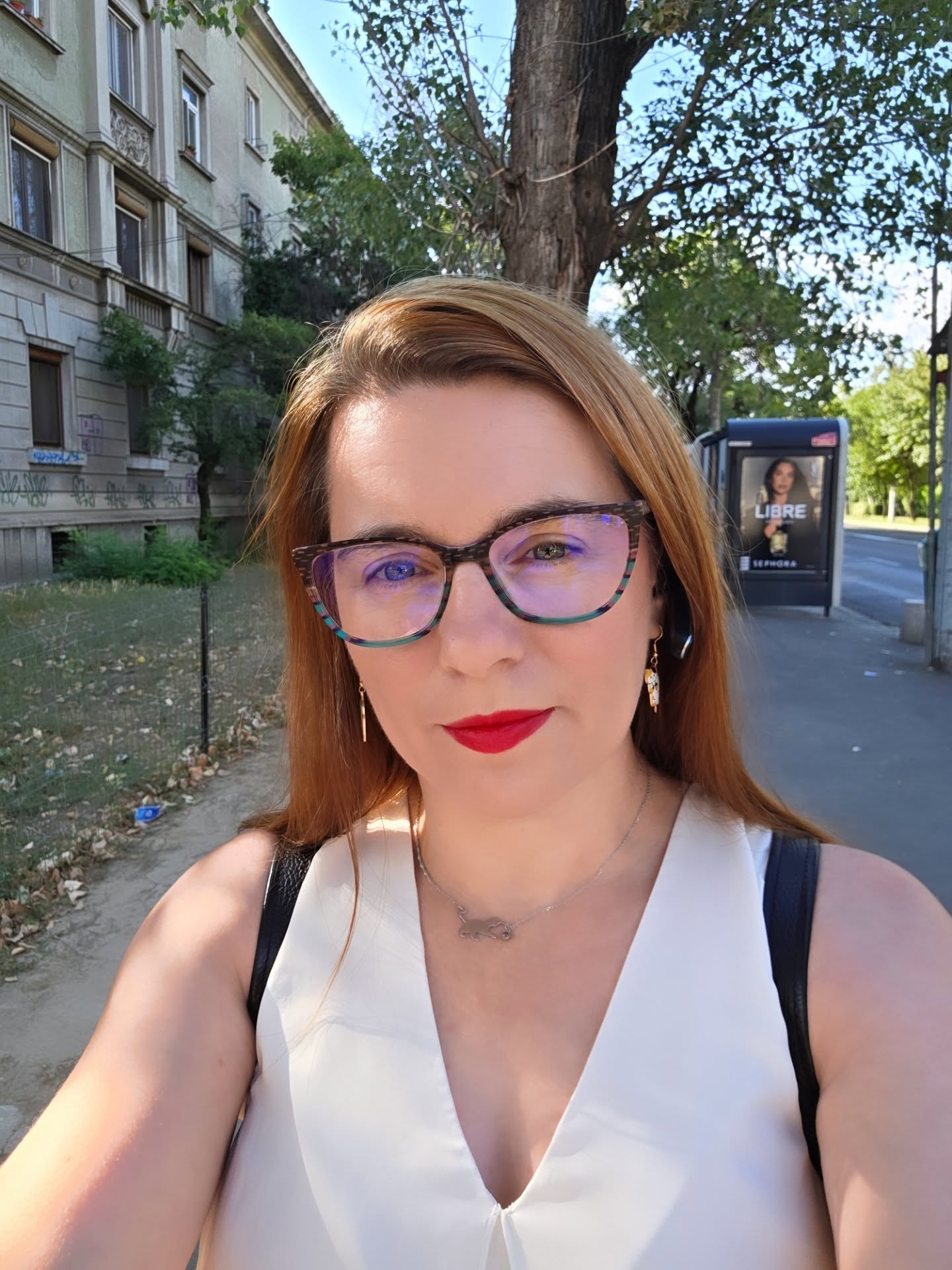 casual-everyday-makeup-look-with-glasses