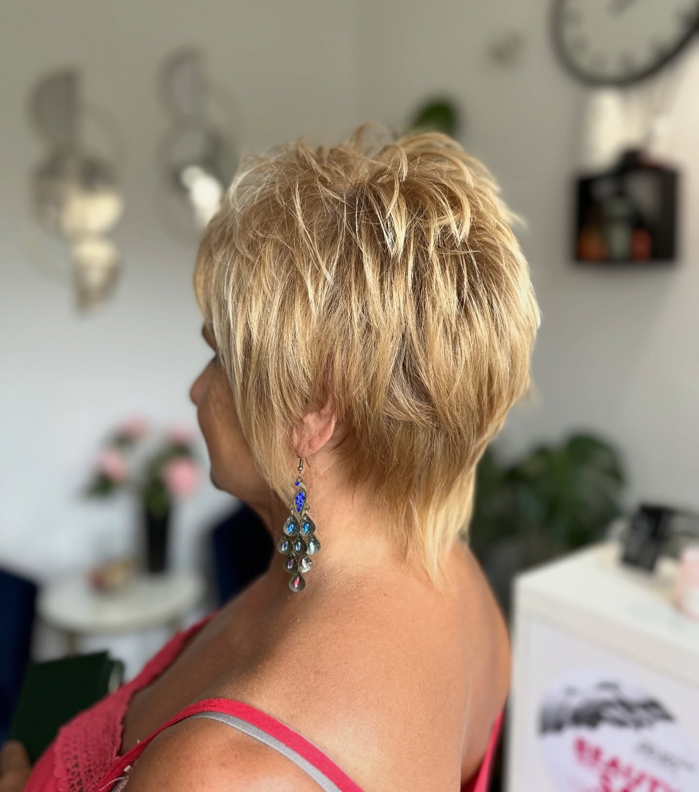 blonde-choppy-short-hair