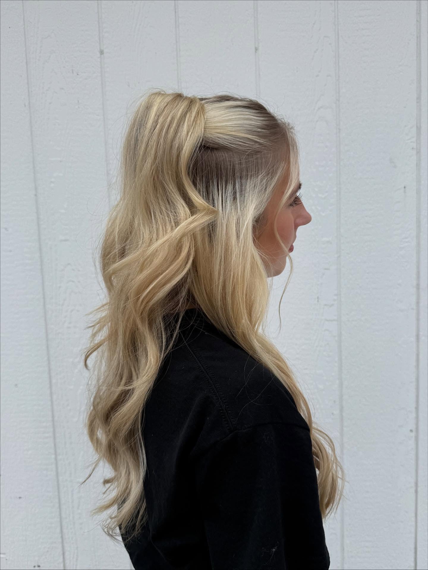 wavy-blonde-half-up-half-down