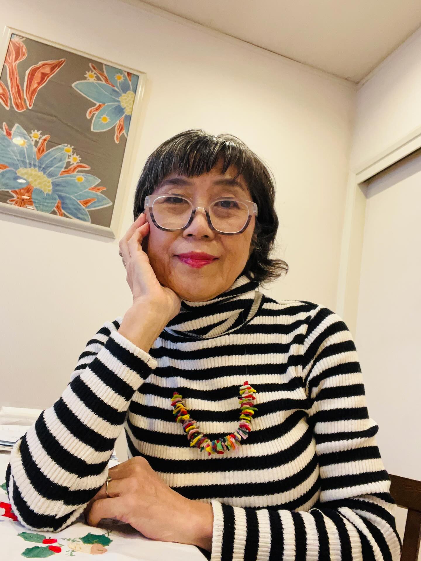 short-hair-with-bangs-and-glasses