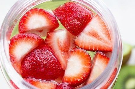 Strawberry-detox-water-recipe