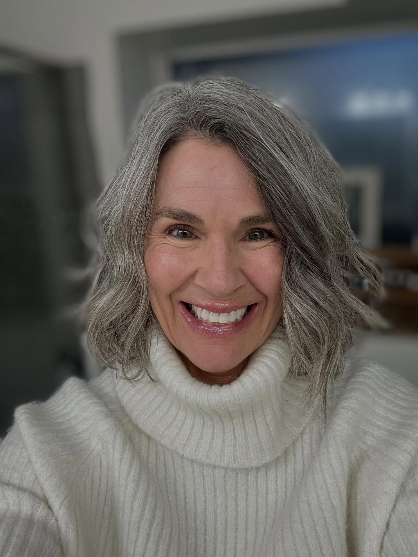 middle-parted-gray-lob