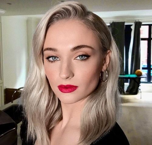 Sophie-turner-makeup-tips