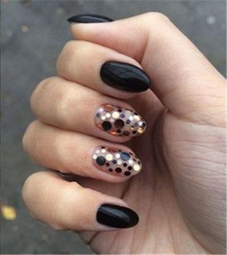 3D Dotted Nails