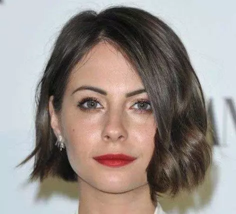 wavy-chin-length-bob-short-haircut