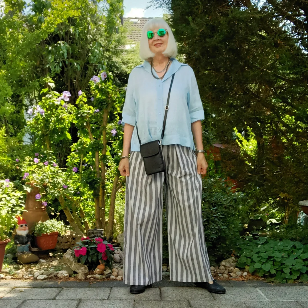 oversized-trousers-with-light-blue-linen-blouse