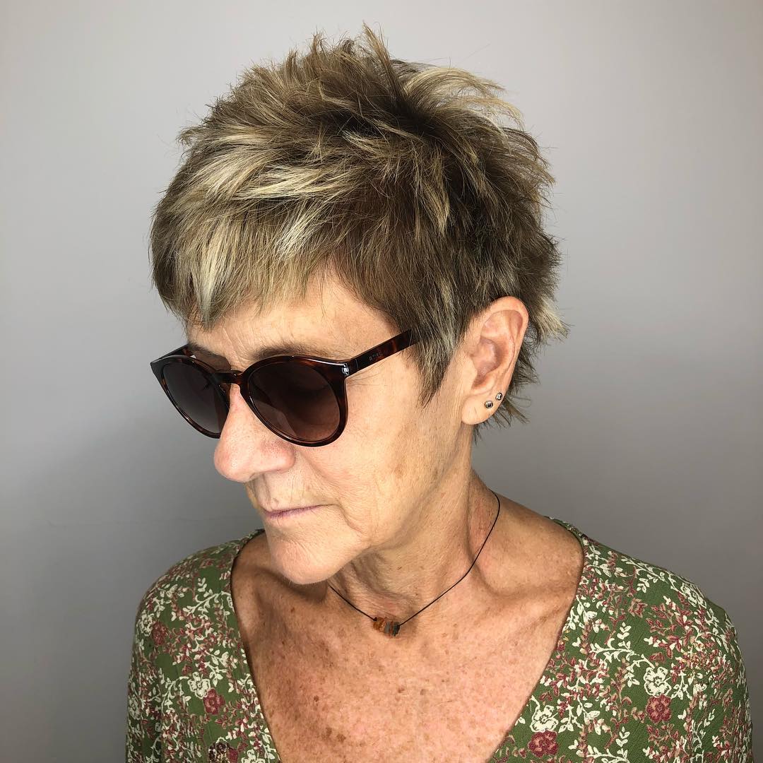 choppy-pixie-with-highlights