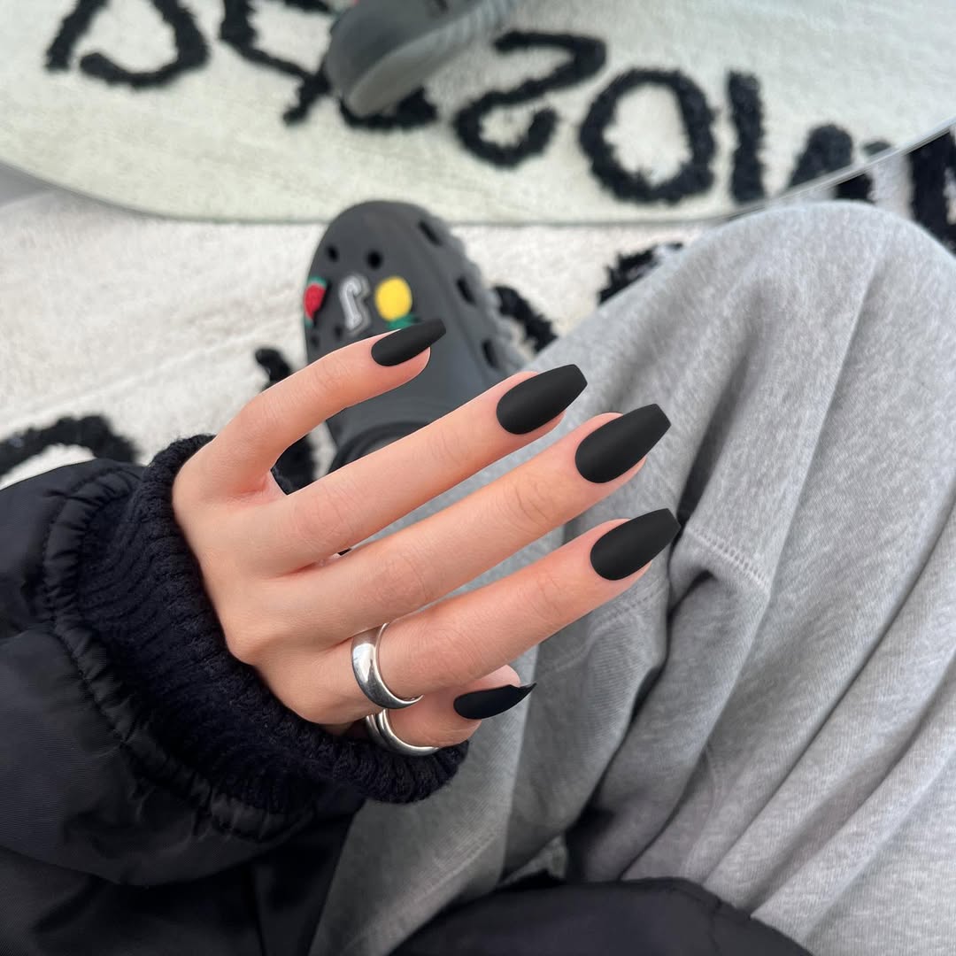 matte-black-nails-jpeg