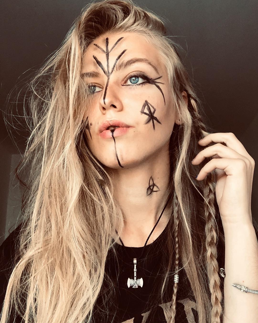 Thick Side Cornrows with Shieldmaiden Braid