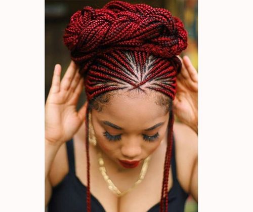 Impressionantes penteados com coque trançado para mulheres negras