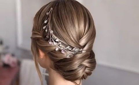 4 the accesorised chignon