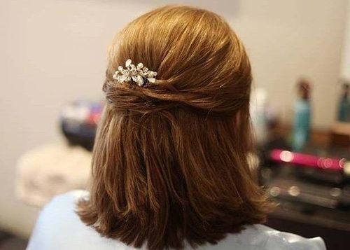 20 Elegant half up hairstyle