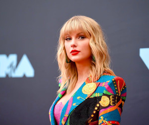 Taylor Swift's Skincare And Beauty Tips For Glowing Skin